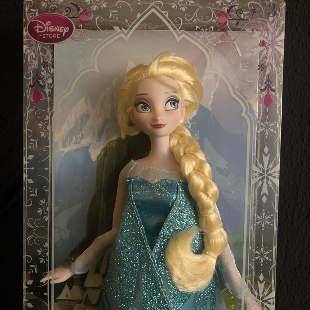 Disney Store - Classic Doll Collection Frozen Elsa Doll - Picture 6 of 7